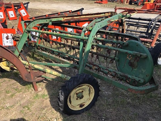 John Deere 640